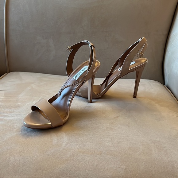 Steve Madden size 8 Tan Patent leather sling backs - Picture 3 of 4